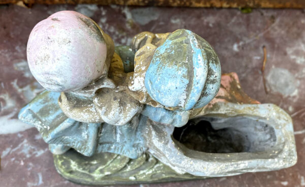 Romantisch vintage cache-pot beeld met meisje en jongen – Romantic vintage cache-pot figure with girl and boy – 1920s