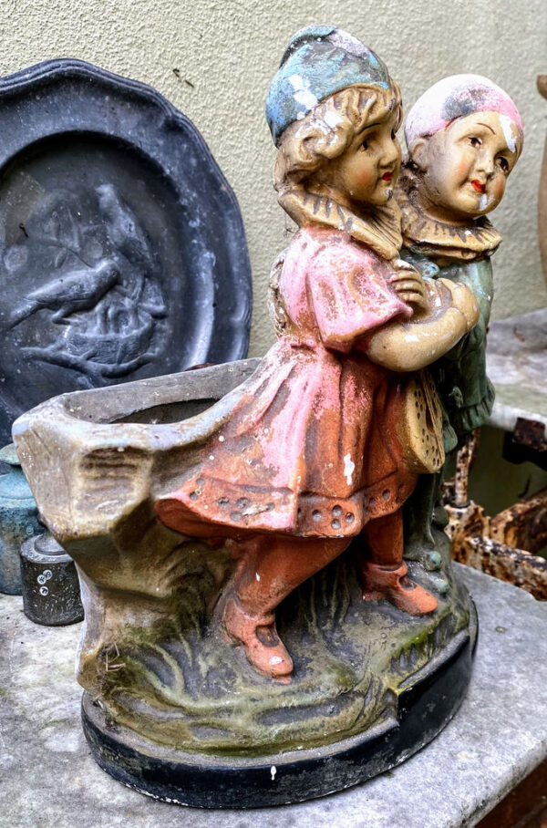 Romantisch vintage cache-pot beeld met meisje en jongen – Romantic vintage cache-pot figure with girl and boy – 1920s