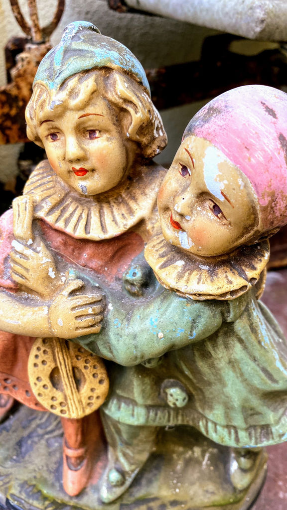 Romantisch vintage cache-pot beeld met meisje en jongen – Romantic vintage cache-pot figure with girl and boy – 1920s