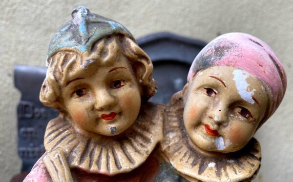 Romantisch vintage cache-pot beeld met meisje en jongen – Romantic vintage cache-pot figure with girl and boy – 1920s
