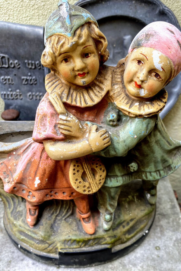 Romantisch vintage cache-pot beeld met meisje en jongen – Romantic vintage cache-pot figure with girl and boy – 1920s