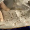 Royal Dux – Monumentaal porseleinen beeld van boerenmeisje bij fontein | Royal Dux – Monumental porcelain figure of farm girl at fountain (c.1900)