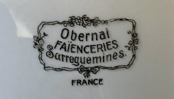 Sarreguemines cake plate by Henri Loux, Alsace scene c.1960 (2) Sarreguemines taartschotel | Sarreguemines cake plate by Henri Loux, Alsace scene c.1960