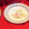 Set van 8 polychroom beschilderde opengewerkte porseleinen dessertbordjes | Set of 8 polychrome openwork porcelain dessert plates – ca. 20th century