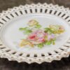 Set van 8 polychroom beschilderde opengewerkte porseleinen dessertbordjes | Set of 8 polychrome openwork porcelain dessert plates – ca. 20th century