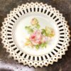 Set van 8 polychroom beschilderde opengewerkte porseleinen dessertbordjes | Set of 8 polychrome openwork porcelain dessert plates – ca. 20th century