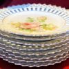 Set van 8 polychroom beschilderde opengewerkte porseleinen dessertbordjes | Set of 8 polychrome openwork porcelain dessert plates – ca. 20th century