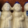 Small Delft Blue figurine with milkmaids and boys – ca. 1920 (5) Klein Delfts blauw beeldje met melkmeisjes en jongens – Small Delft Blue figurine with milkmaids and boys – ca. 1920