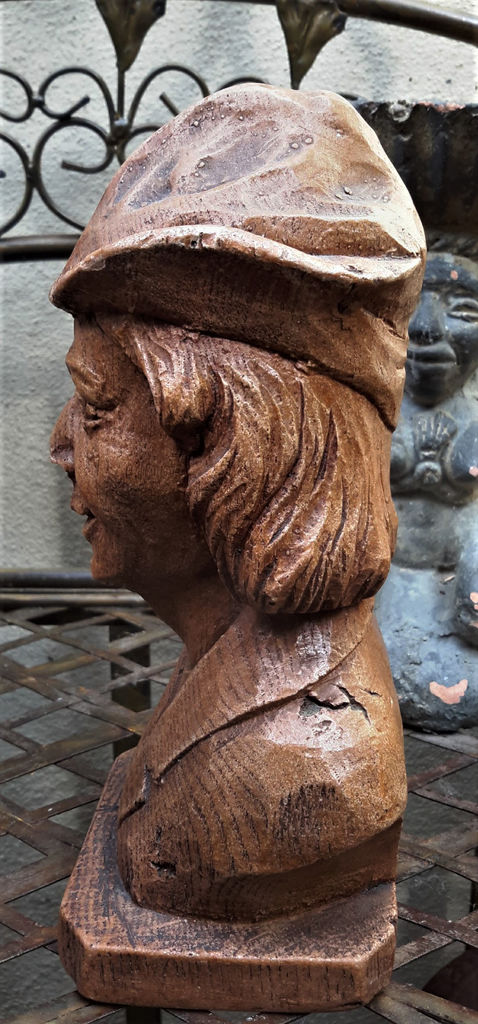 Tijl and Nele pottery bust set – 20th century (3) Set van Tijl- en Nelebuste in aardewerk – Tijl and Nele pottery bust set – 20th century