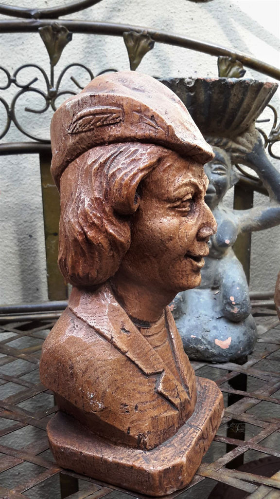 Tijl and Nele pottery bust set – 20th century (4) Set van Tijl- en Nelebuste in aardewerk – Tijl and Nele pottery bust set – 20th century