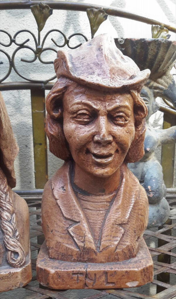 Tijl and Nele pottery bust set – 20th century (5) Set van Tijl- en Nelebuste in aardewerk – Tijl and Nele pottery bust set – 20th century
