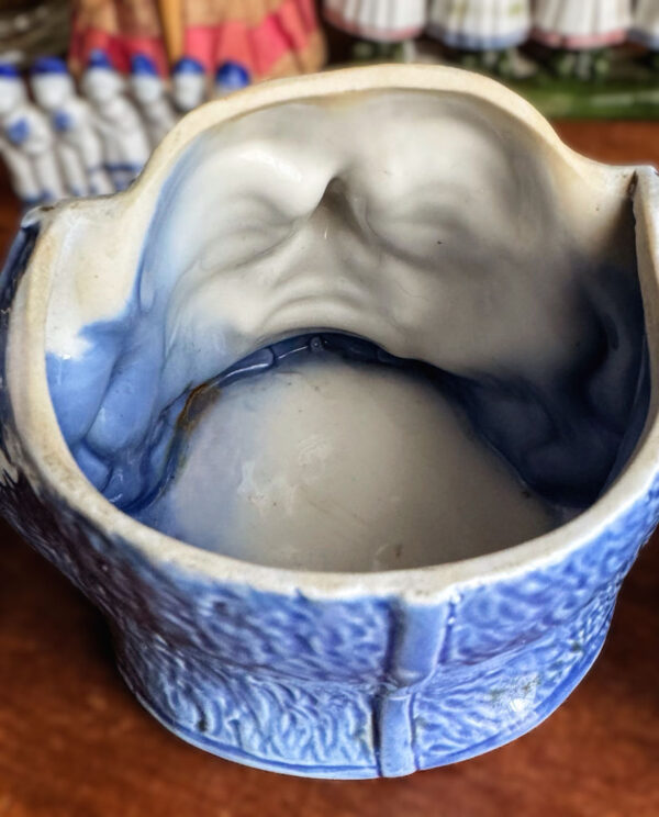 Vintage Delfts blauwe tabakspot met pijprokende visserskop – Vintage Delft Blue tobacco jar with smoking fisherman – 1950s
