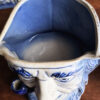 Vintage Delfts blauwe tabakspot met pijprokende visserskop – Vintage Delft Blue tobacco jar with smoking fisherman – 1950s