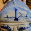 Vintage Delfts blauwe tabakspot met pijprokende visserskop – Vintage Delft Blue tobacco jar with smoking fisherman – 1950s