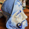 Vintage Delfts blauwe tabakspot met pijprokende visserskop – Vintage Delft Blue tobacco jar with smoking fisherman – 1950s