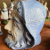 Vintage Delfts blauwe tabakspot met pijprokende visserskop – Vintage Delft Blue tobacco jar with smoking fisherman – 1950s