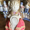 Vintage porseleinen kantklossende grootmoeder – Vintage porcelain lace-making grandmother – ca. 1950