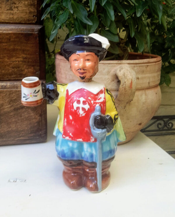 Vintage porcelain musketeer decanters – 1950s (1) Vintage porseleinen musketier decanters – Vintage porcelain musketeer decanters – 1950s