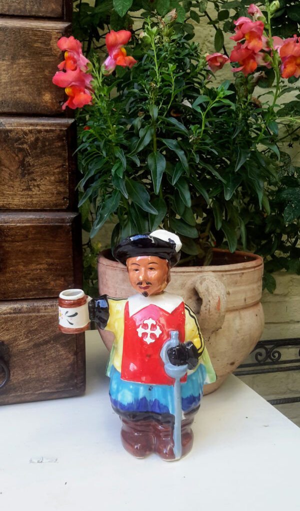 Vintage porcelain musketeer decanters – 1950s (11) Vintage porseleinen musketier decanters – Vintage porcelain musketeer decanters – 1950s