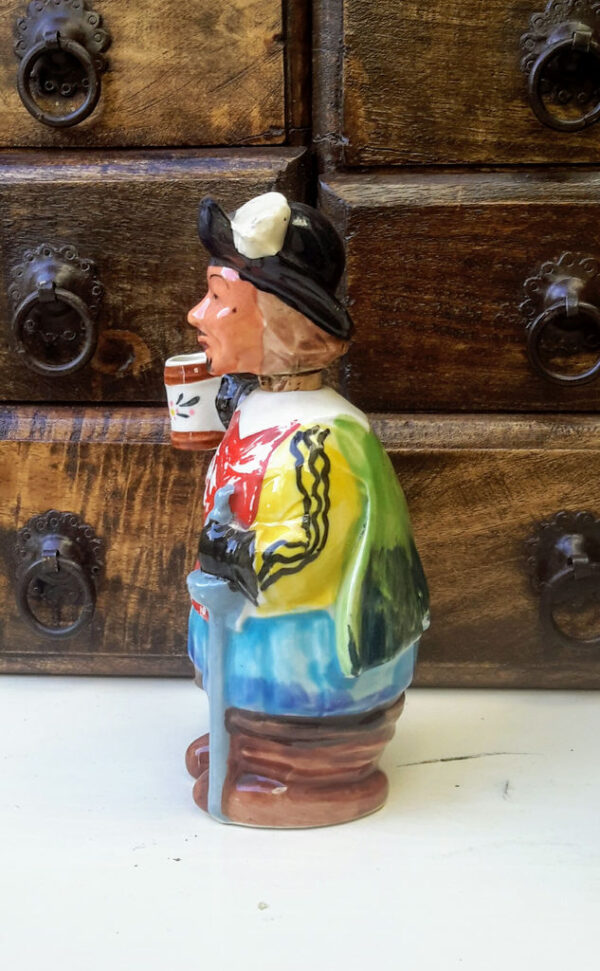 Vintage porcelain musketeer decanters – 1950s (12) Vintage porseleinen musketier decanters – Vintage porcelain musketeer decanters – 1950s