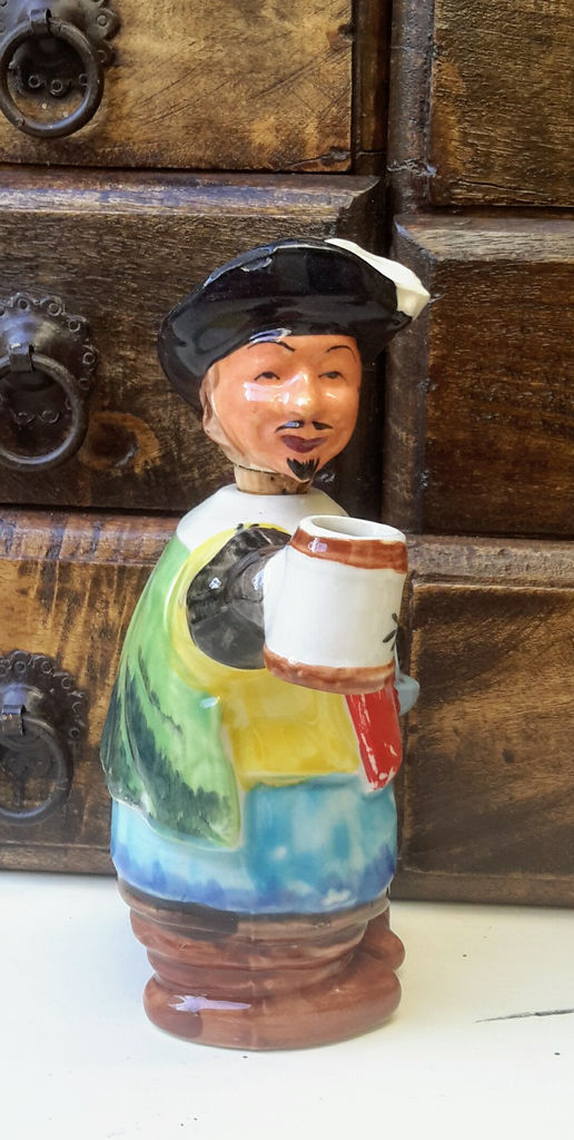 Vintage porcelain musketeer decanters – 1950s (13) Vintage porseleinen musketier decanters – Vintage porcelain musketeer decanters – 1950s