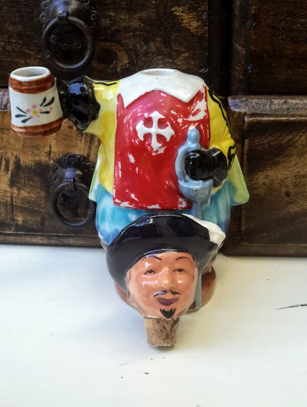 Vintage porcelain musketeer decanters – 1950s (3) Vintage porseleinen musketier decanters – Vintage porcelain musketeer decanters – 1950s