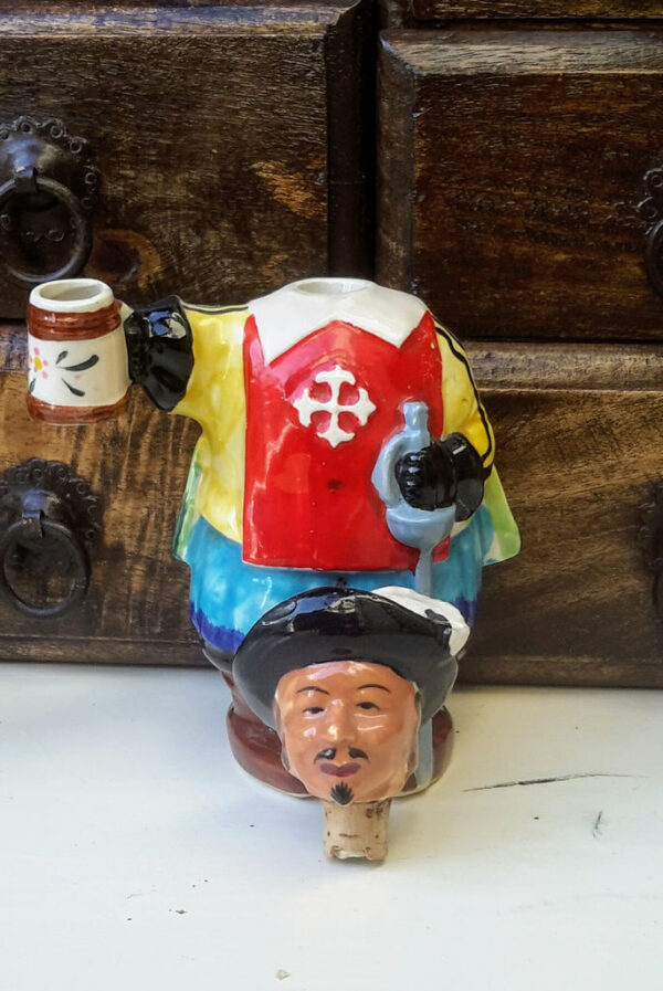 Vintage porcelain musketeer decanters – 1950s (6) Vintage porseleinen musketier decanters – Vintage porcelain musketeer decanters – 1950s