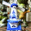Vintage windmolen in Delfts blauw en wit keramiek, handgeschilderd in Holland (3)_resultaat Vintage Delfts blauwe windmolen met beweegbare wieken – Vintage Delft Blue windmill with movable sails – 1950s–1960s