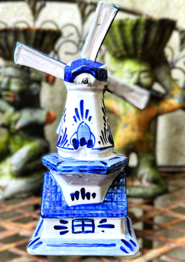 Vintage windmolen in Delfts blauw en wit keramiek, handgeschilderd in Holland (3)_resultaat Vintage Delfts blauwe windmolen met beweegbare wieken – Vintage Delft Blue windmill with movable sails – 1950s–1960s